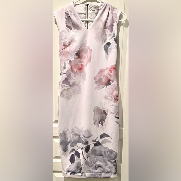 Ted Baker Sleeveless Marah Bouquet Bodycon Photo Realistic Floral Dress - Picture 2 of 9
